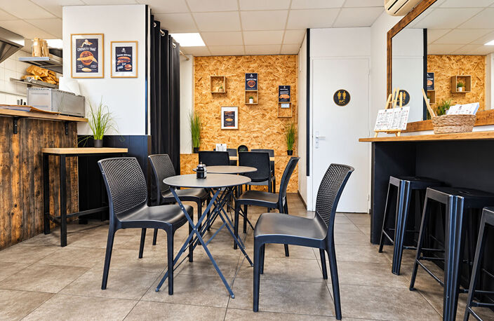 Fonds de commerce de 35m² - Cente village de Luynes — photo 3