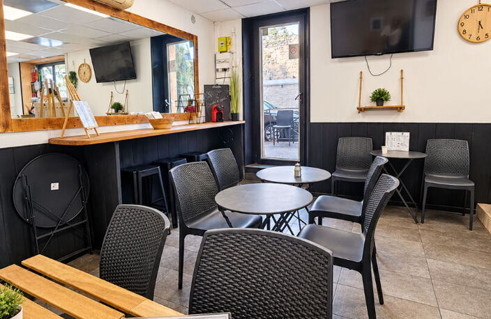 Fonds de commerce de 35m² - Cente village de Luynes — photo 4