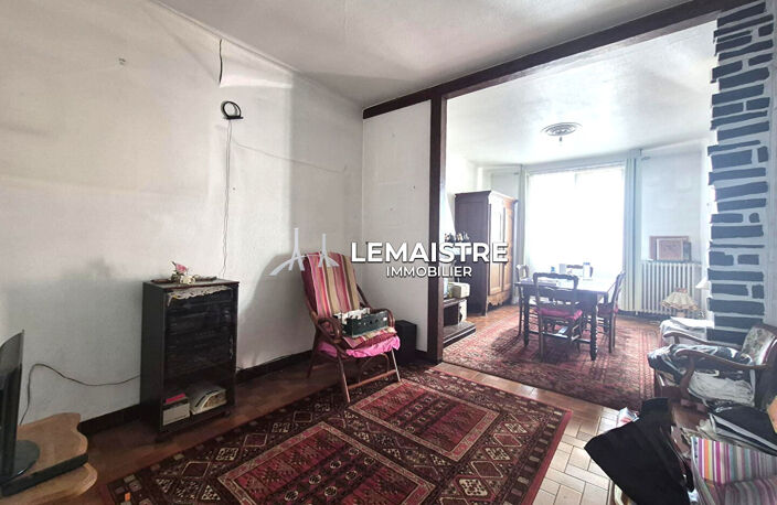 ENSEMBLE IMMOBILIER AVEC MAISON F3, GARAGE COMMERCIAL ET DÉPENDANCES — photo 3