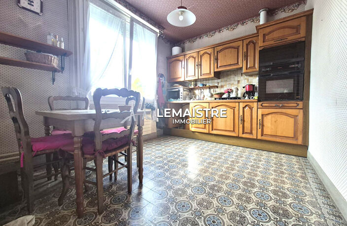 ENSEMBLE IMMOBILIER AVEC MAISON F3, GARAGE COMMERCIAL ET DÉPENDANCES — photo 4