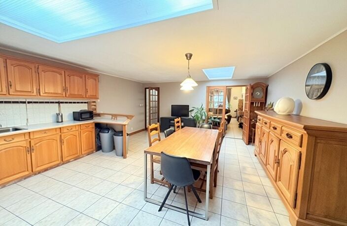 À vendre  Maison semi-individuelle avec 3 chambres et jardin garage en location — photo 2