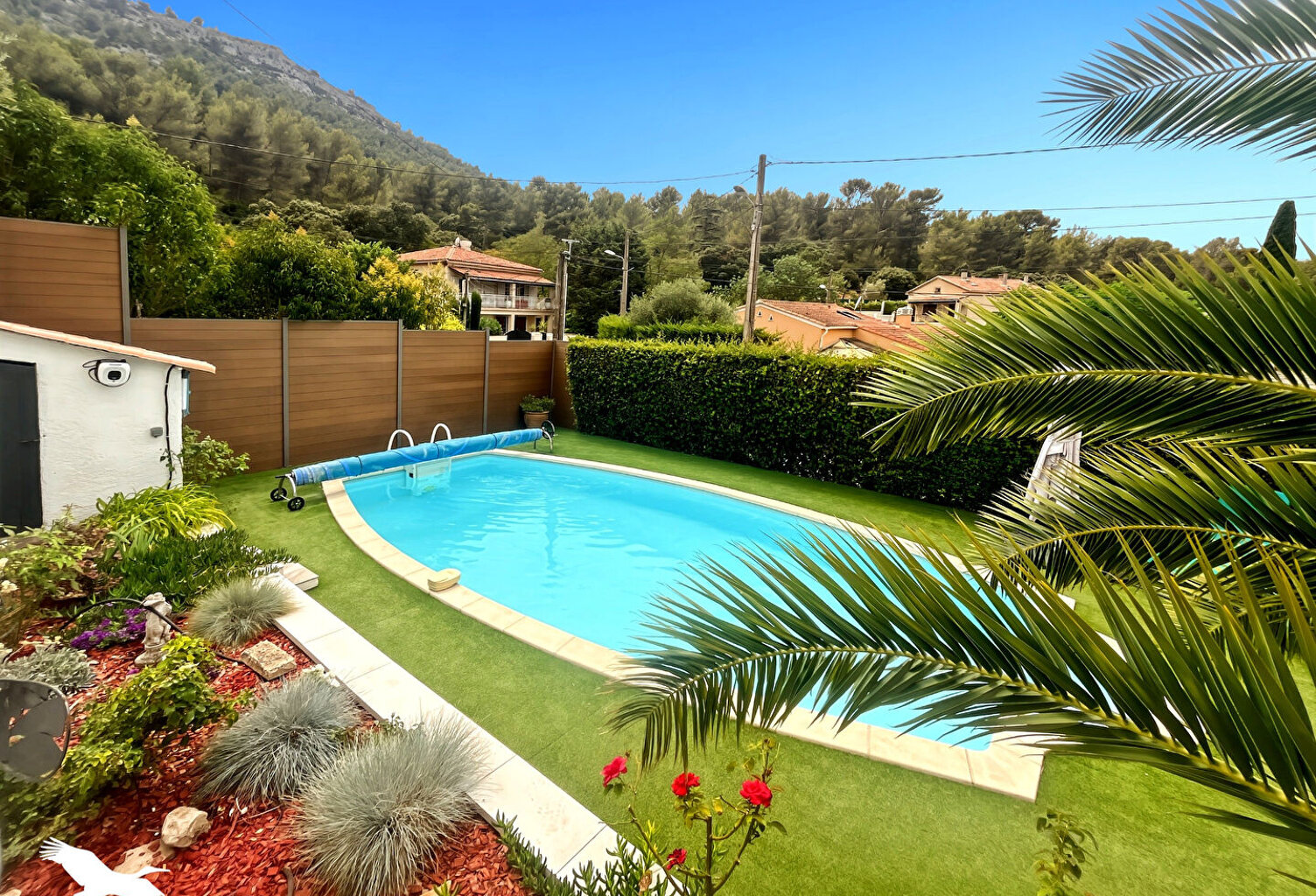 Maison La Penne-sur-Huveaune -112 m2 - 5 pièces - 3 Chambres + Jardin + Piscine — photo 1