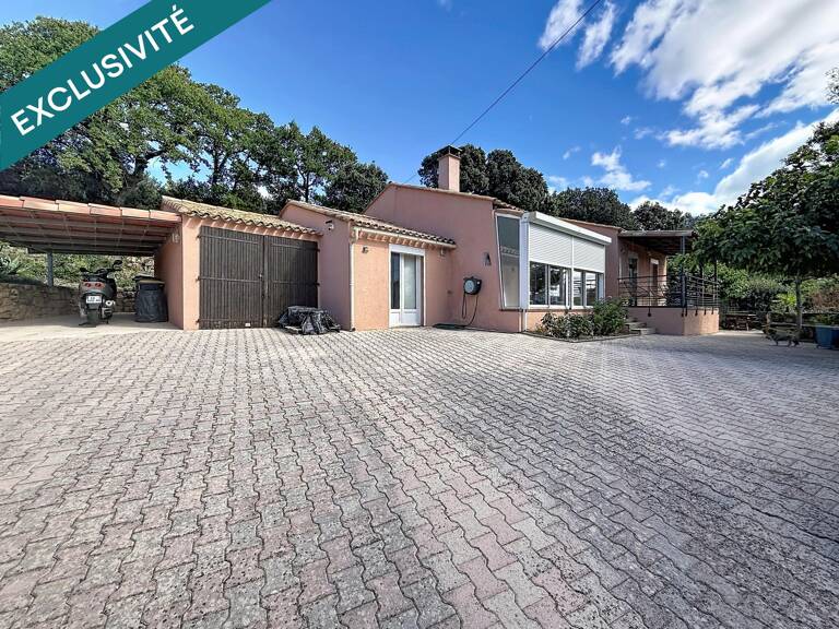 Villa de 97m2 avec vue dégagé, comportant piscine, spa et grand salon avec poêle à bois — photo 1