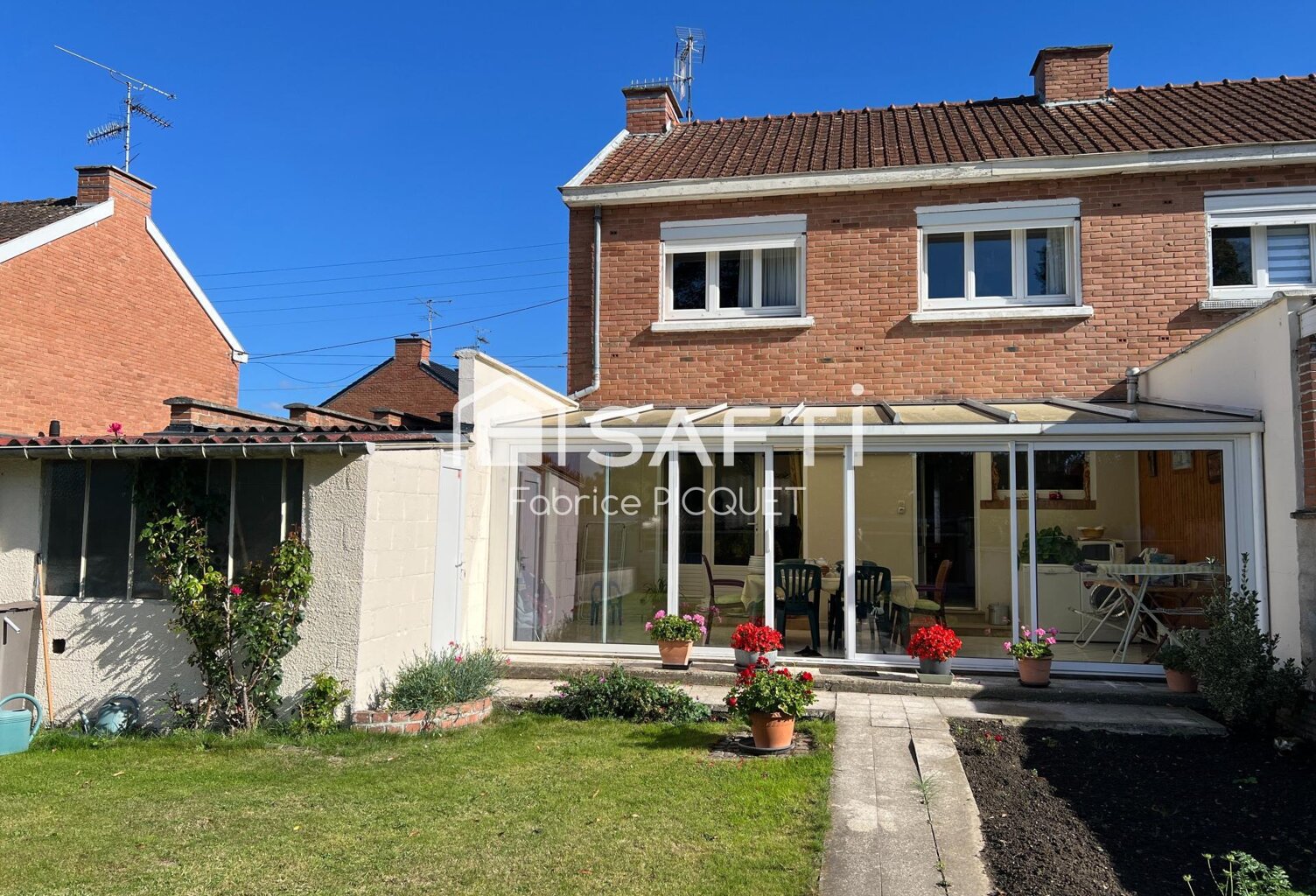 Maison semi individuelle avec 3 chambres, garage et jardin — photo 1