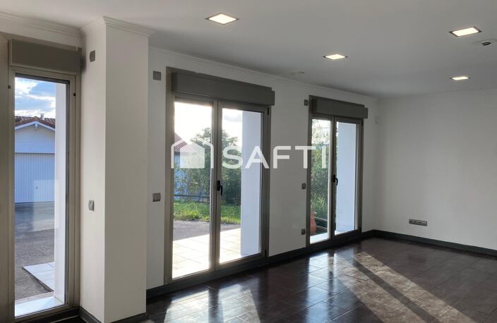 Une Maison atypique en bois, qui allie charme, confort et originalité. — photo 3