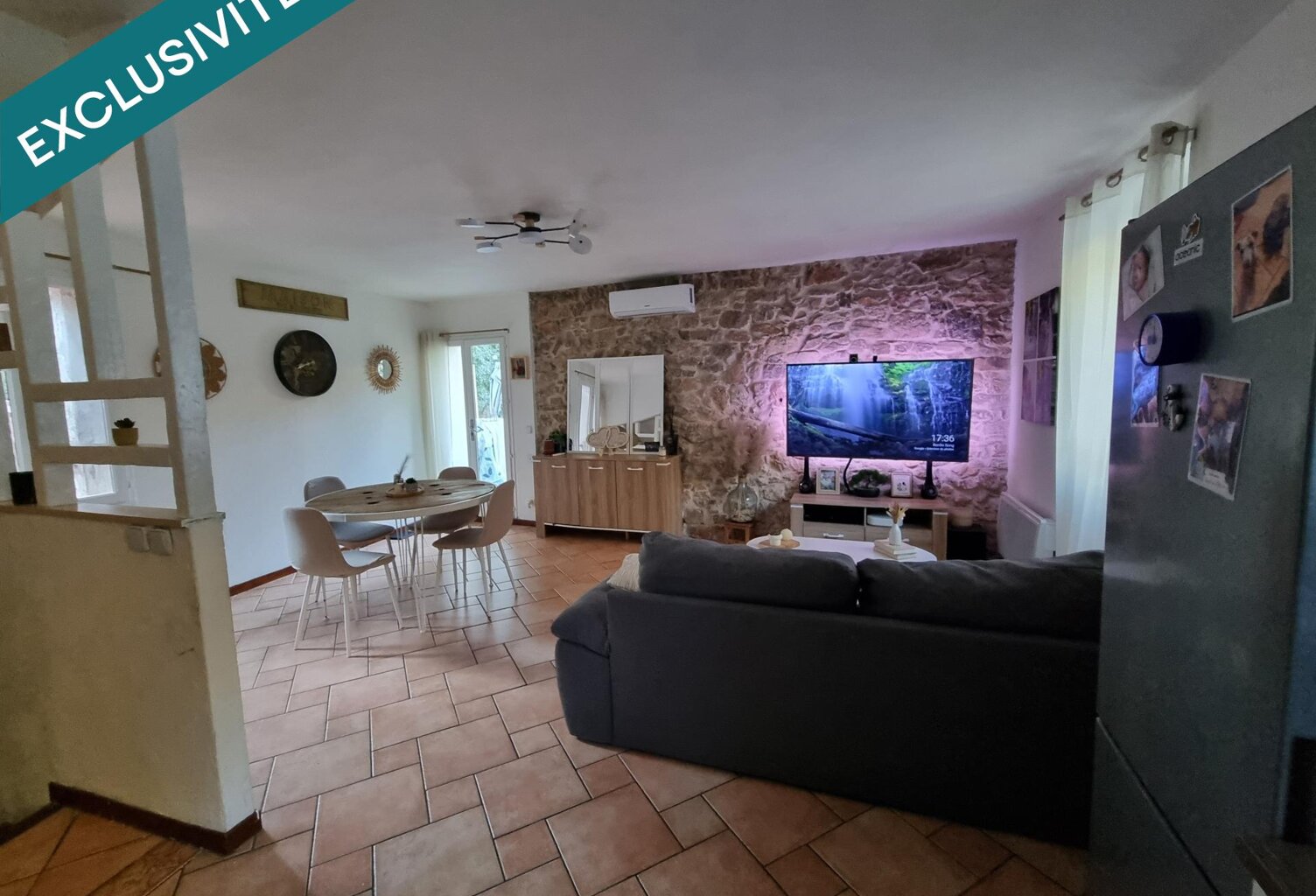 Maison de village dans village provençale. — photo 1