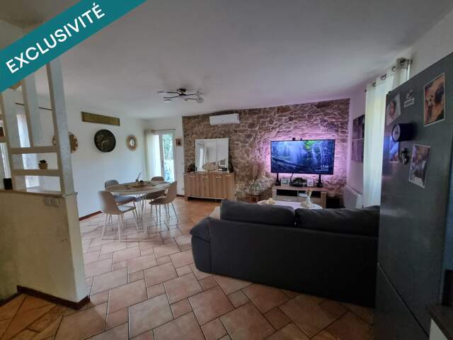 Maison de village dans village provençale. — photo du bien