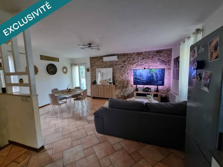 Maison de village dans village provençale. — photo 1