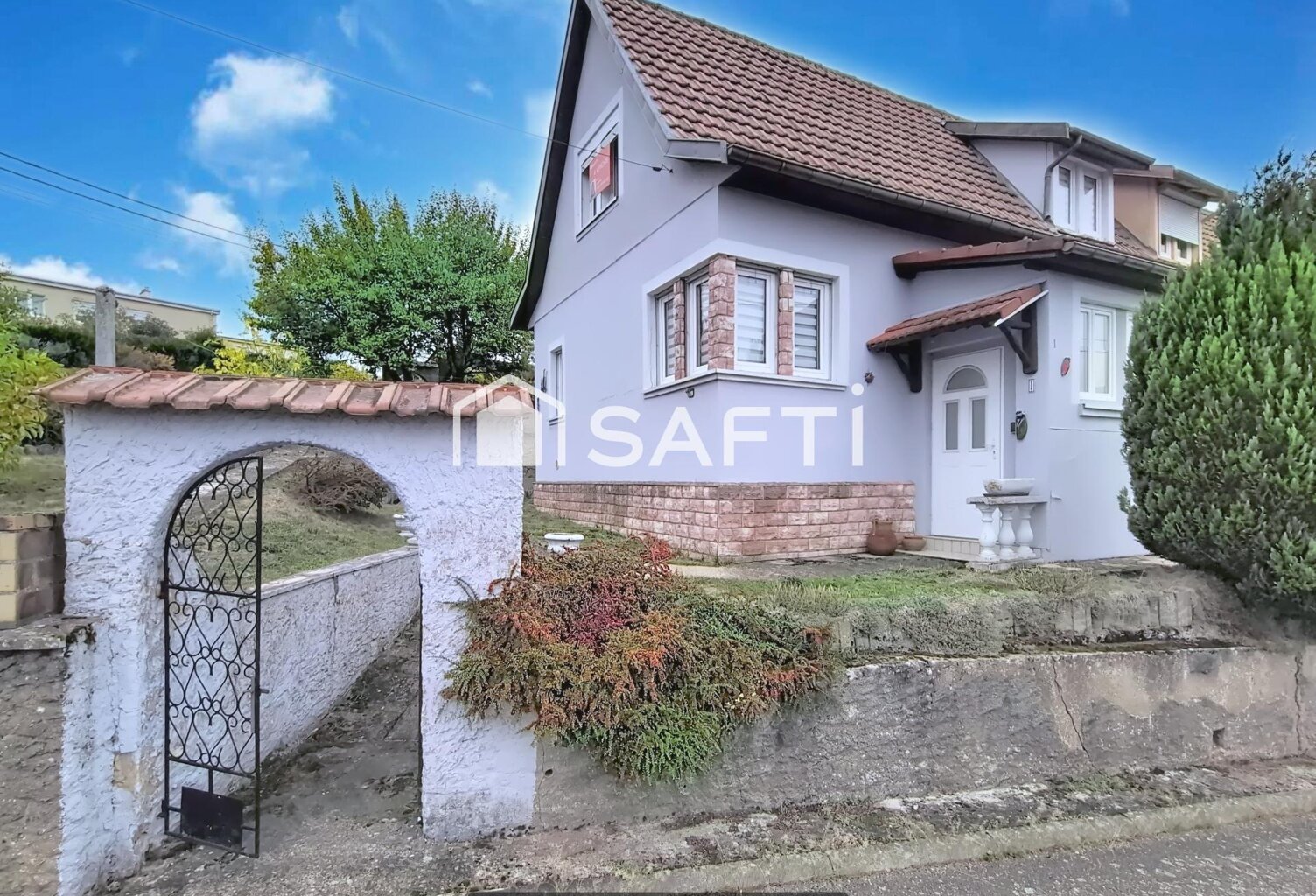 Maison avec joli jardin, garage et dépendance, située au calme à Hombourg-Haut. — photo 1