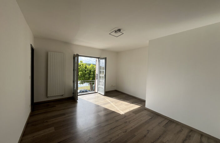 APPARTEMENT T3 AVEC BALCON VU SUR LA GARONNE — photo 5