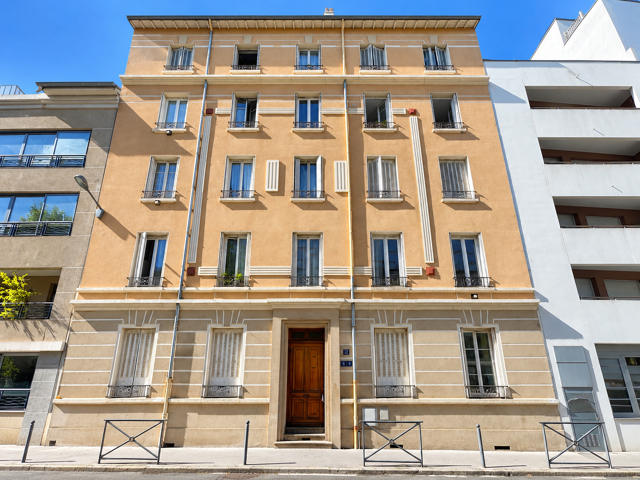 À VENDRE   STUDIO AU DERNIER ÉTAGE AVEC ASCENSEUR   GARE DE VILLEURBANNE — photo du bien