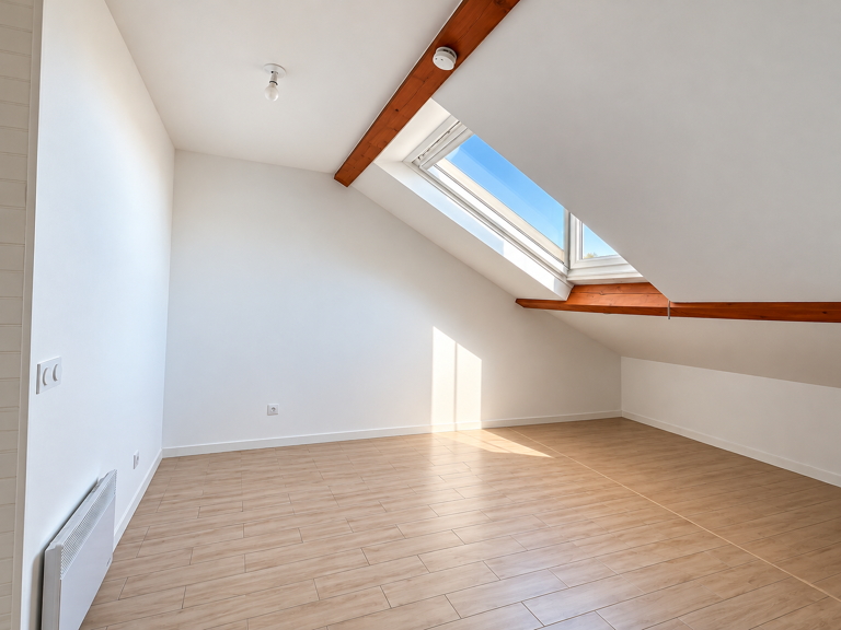 À VENDRE   STUDIO AU DERNIER ÉTAGE AVEC ASCENSEUR   GARE DE VILLEURBANNE — photo 1