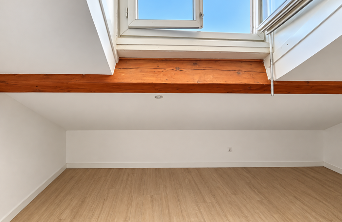 À VENDRE   STUDIO AU DERNIER ÉTAGE AVEC ASCENSEUR   GARE DE VILLEURBANNE — photo 2