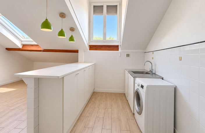 À VENDRE   STUDIO AU DERNIER ÉTAGE AVEC ASCENSEUR   GARE DE VILLEURBANNE — photo 3