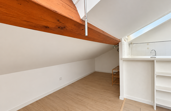 À VENDRE   STUDIO AU DERNIER ÉTAGE AVEC ASCENSEUR   GARE DE VILLEURBANNE — photo 5