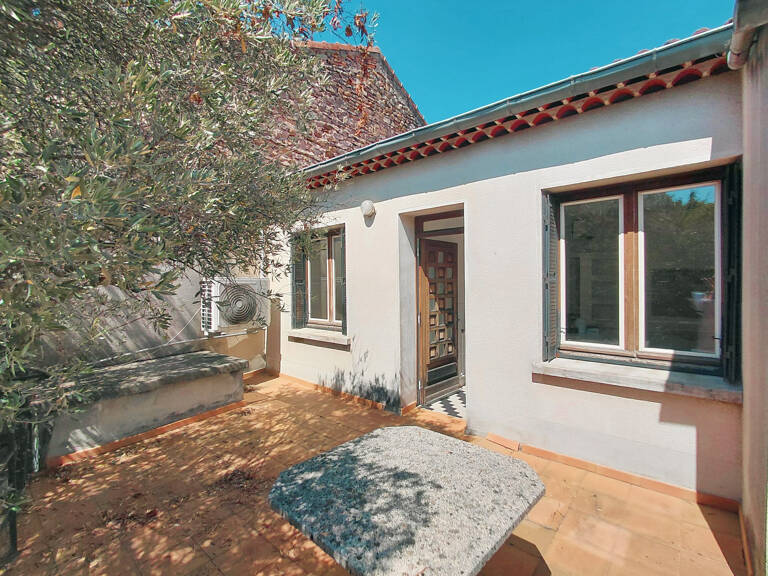ST ETIENNE DE FONTBELLON - APPARTEMENT 3 PIECES 80m2 + TERRASSE — photo 1