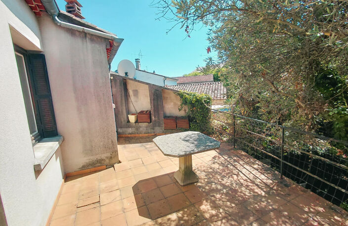 ST ETIENNE DE FONTBELLON - APPARTEMENT 3 PIECES 80m2 + TERRASSE — photo 2