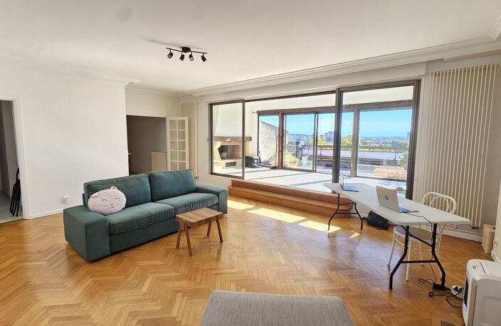 APPARTEMENT 5 PIECES AVEC TERRASSES ET DEUX GARAGES BOXES EN PLEIN CENTRE VILLE DE TOULOUSE — photo 2