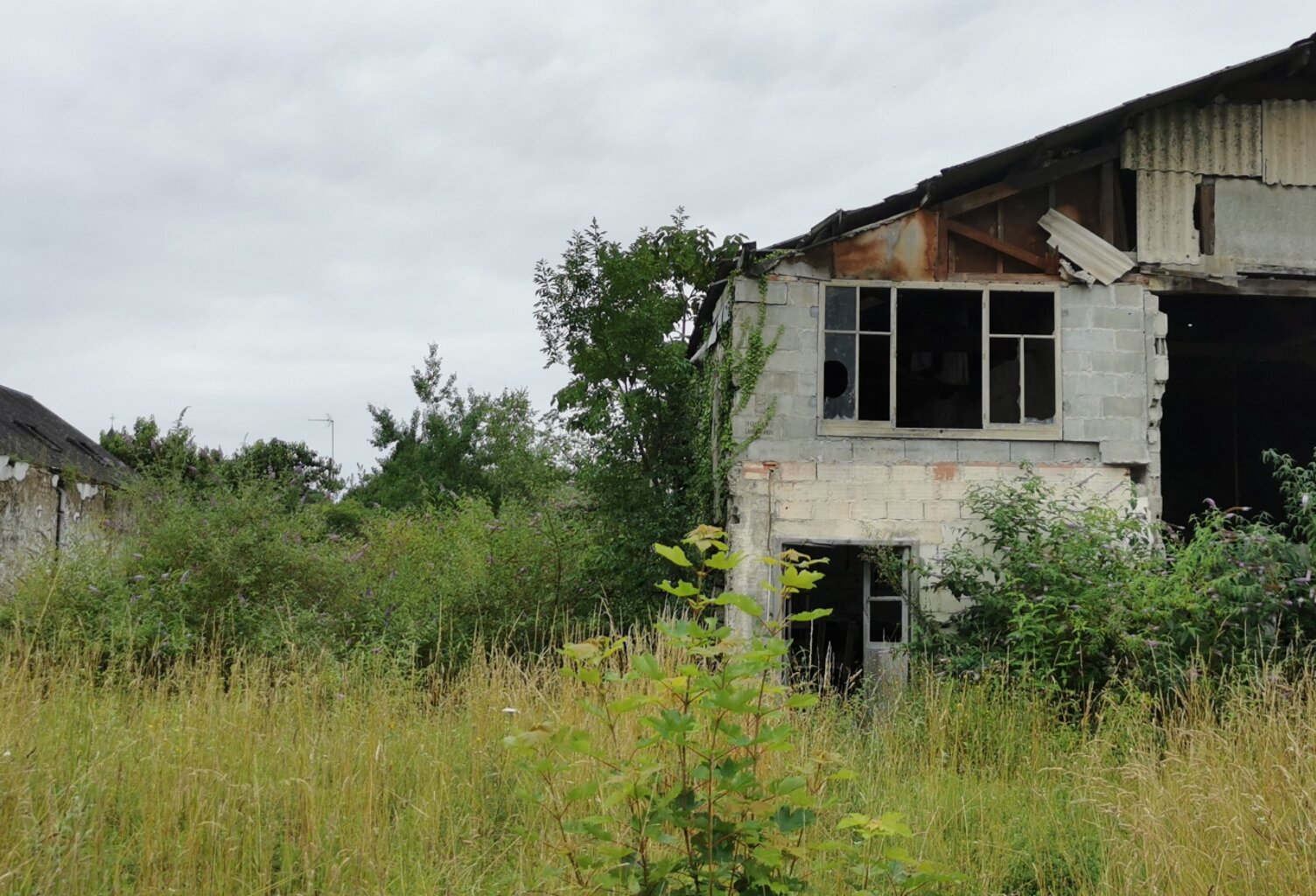Vente Immeuble 2 100 m&sup2; — photo 1