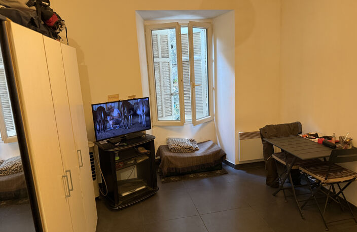 A VENDRE STUDIO CROIX DES GARDES CANNES — photo 2