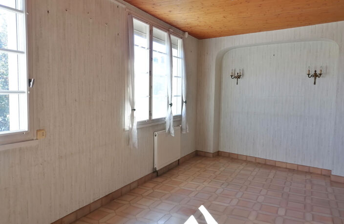 POITIERS - QUARTIER DU PORTEAU - MAISON T 6 — photo 5