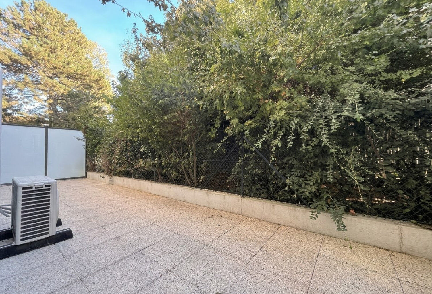 À Saint-Priest : Charmant T2 climatisé de 48 m2 avec terrass — photo 1