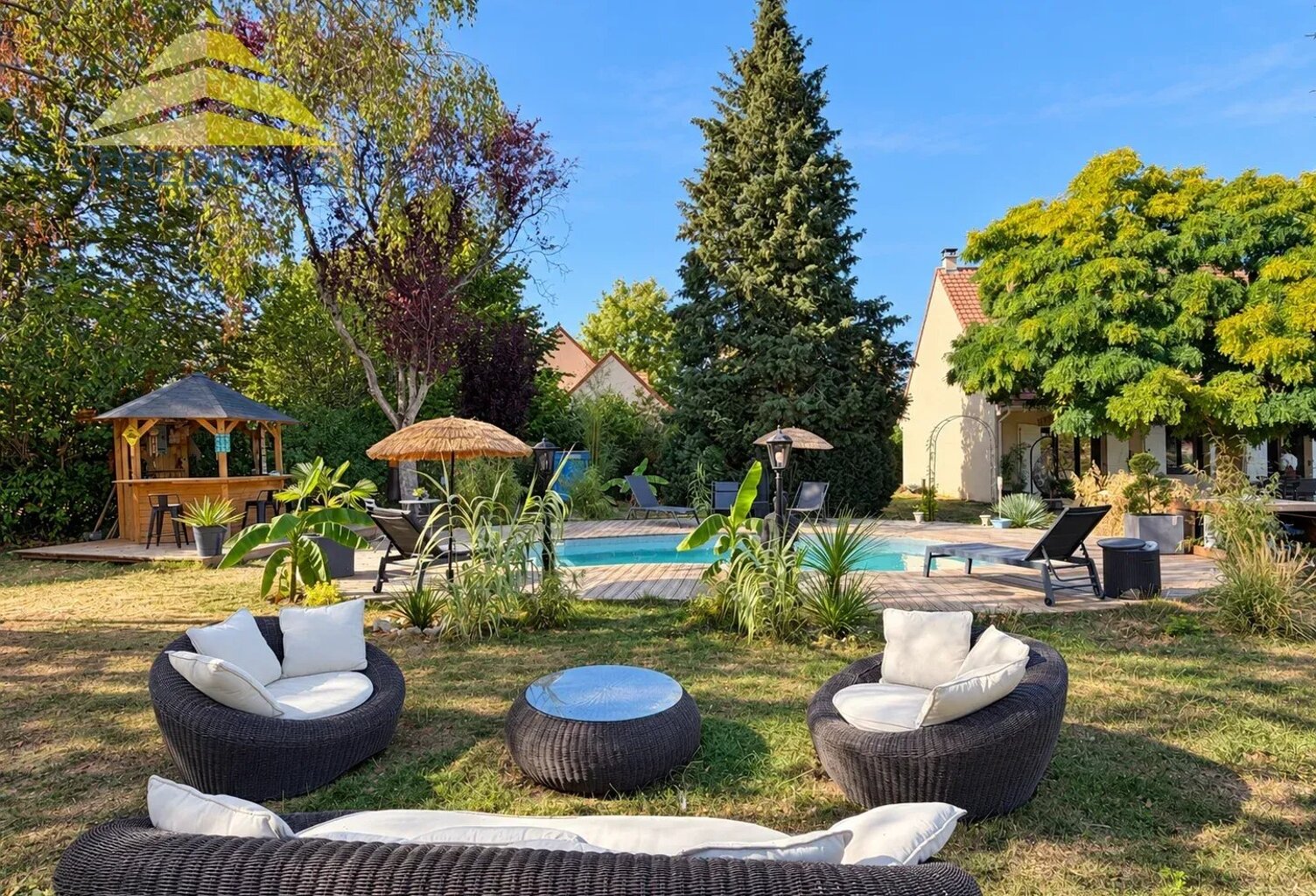 Mandres-les-Roses – Maison familiale avec piscine sur un terrain de 1 309 m² — photo 1