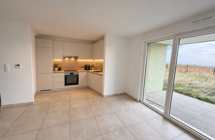 GROSSE BAISSE DE PRIX ! T4 en rez de jardin vue champs 366 030 € NEUF ! — photo 2