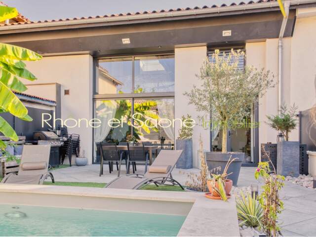 Maison 4 pièces 131 m² à Fareins — photo du bien