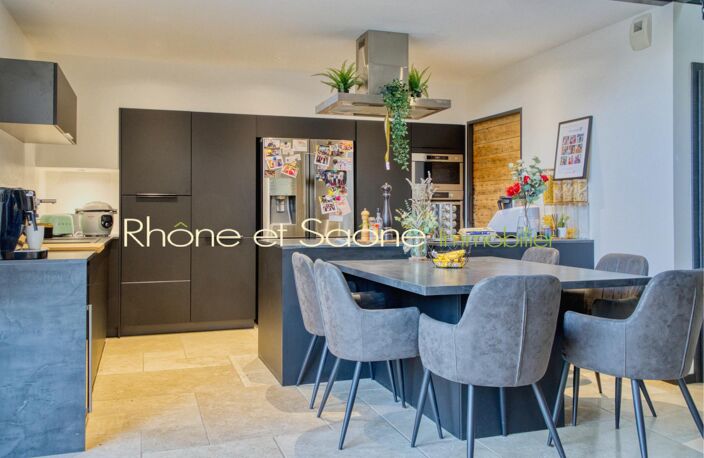 Vente maison 4 pièces 131 m² Villefranche-sur-Saône (69400) — photo 2