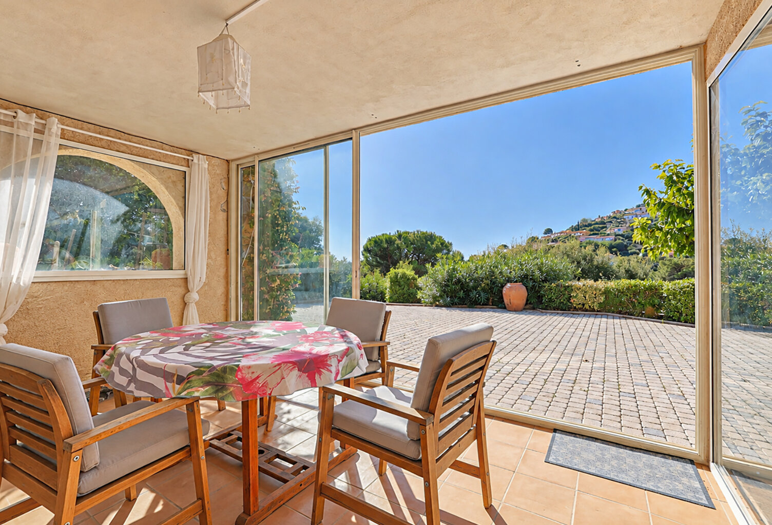 Bas de villa 89m2 avec vue dominante et aperçu mer — photo 1