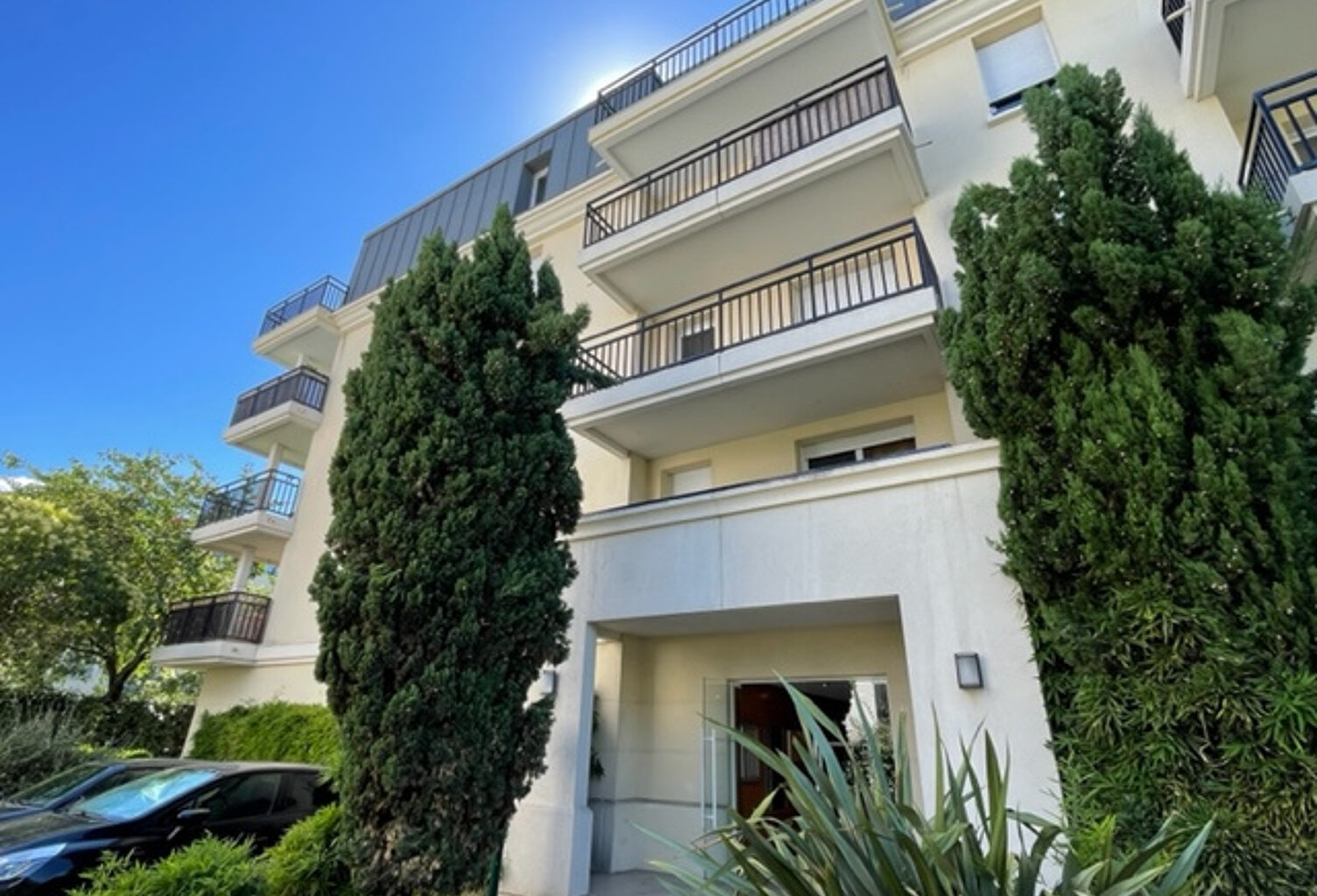 T2 - BORDEAUX CHARTRONS - PARKING BALCON — photo 1