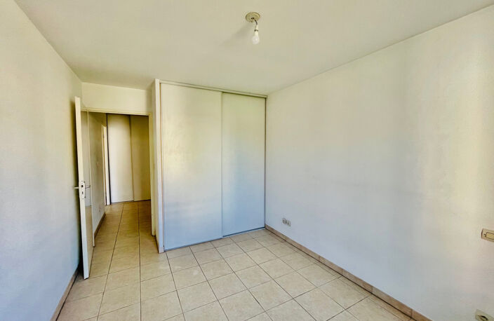 T2 - BORDEAUX CHARTRONS - PARKING BALCON — photo 4