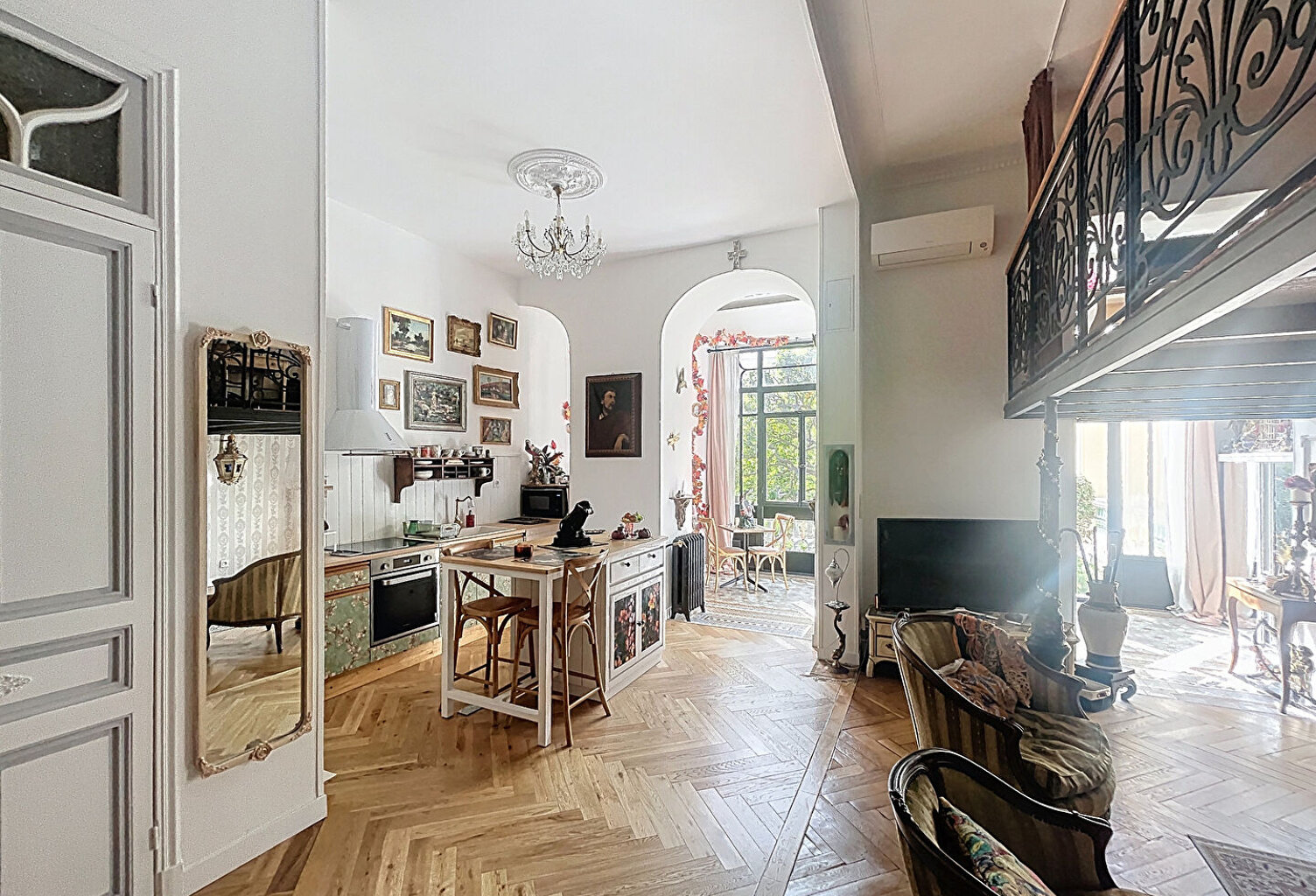 LOFT de 67 m² - Quartier FLEURS — photo 1