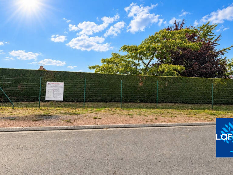 Terrain constructible de 750 m² à Sebourg — photo 1