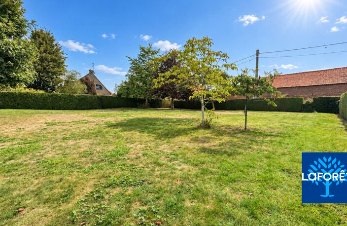 Terrain constructible de 750 m² à Sebourg — photo 2