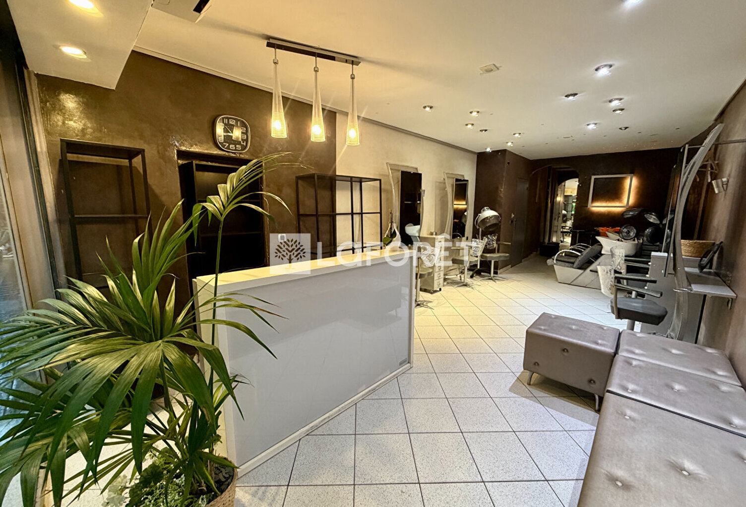 Local commercial de coiffure - L'Isle-sur-la-Sorgue 2 pièce(s) 32.18 m2 — photo 1