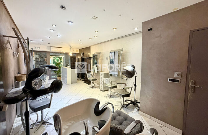 Local commercial de coiffure - L'Isle-sur-la-Sorgue 2 pièce(s) 32.18 m2 — photo 3