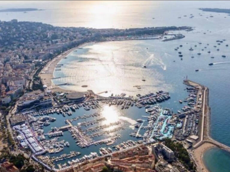CANNES BANANE PLEIN CENTRE LOCAL 45M2 TERRASSE SUD 8M2 EMPLA — photo 1