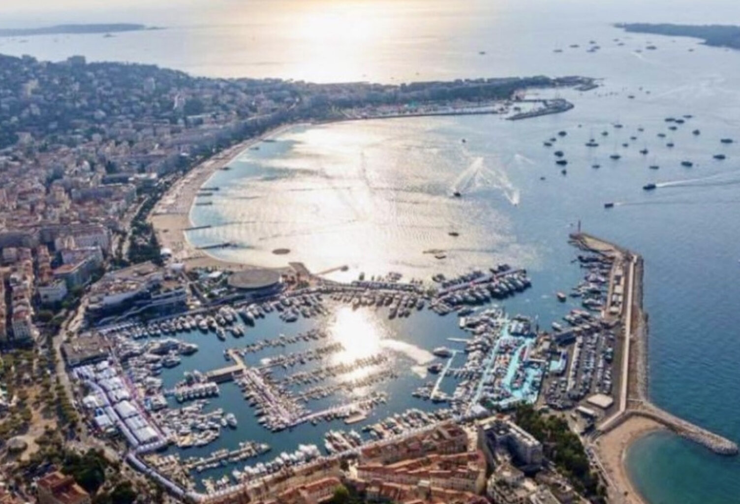 CANNES BANANE PLEIN CENTRE RARE MURS COMMERCIAUX 60M2 SOL CA — photo 1