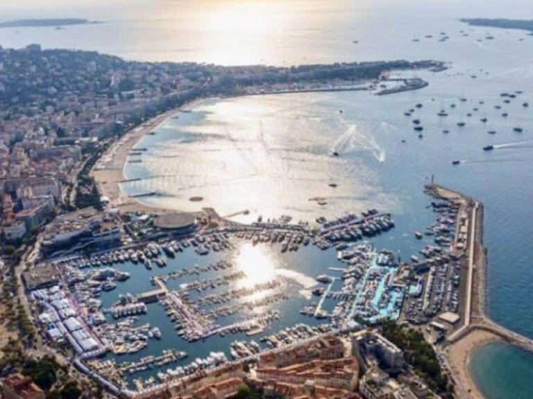 CANNES BANANE PLEIN CENTRE RARE MURS COMMERCIAUX 60M2 SOL CA — photo 1