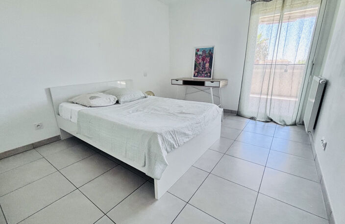SAINT-CYR-SUR-MER   APPARTEMENT T3 DE STANDING AVEC TERRASSE SUD, PISCINE ET DOUBLE PARKING — photo 5