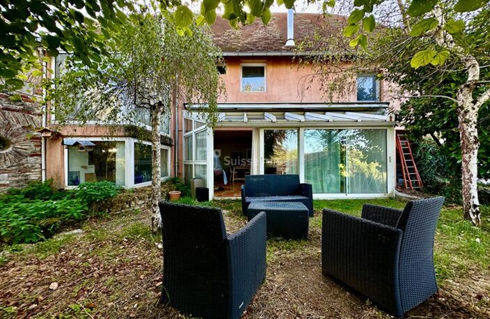 Maison de caractère avec jardin clos et garage — photo 3