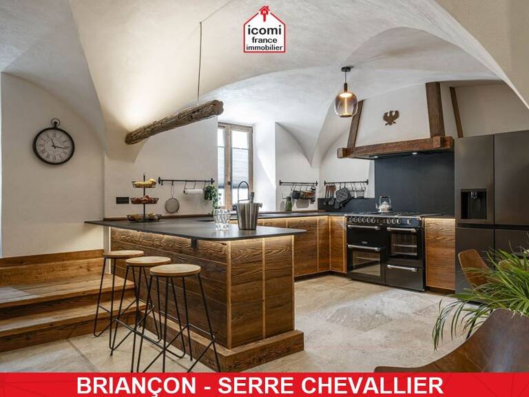 HAUTES-ALPES - Briançon (05100) - A VENDRE - PIED DE CHALET EN DUPLEX PRET A VIVRE DANS MAISON DE PAYS REHABILITEE EN 2026 •  JARDIN PRIVATIF • 3/4 STATIONNEMENTS • DPE A/B  • RARE — photo 1