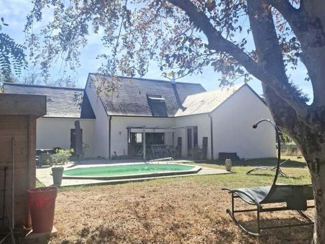 Très belle maison familiale de 144 m2 avec piscine à — photo du bien