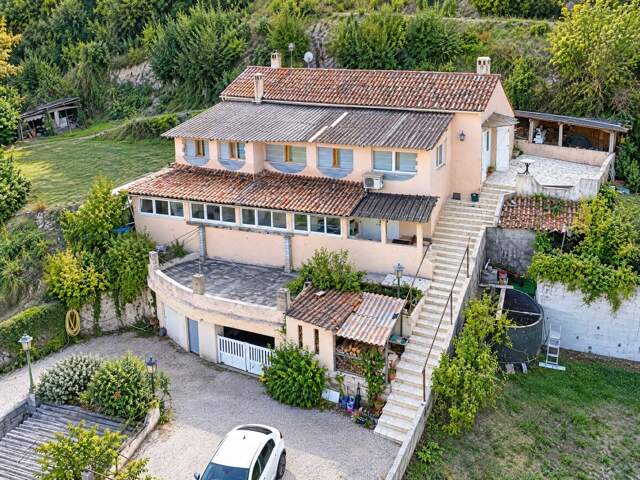 Maison à vendre à contes 168 m² 4 chambres + 2 pièces indépendant terrain 3.000 m² — photo du bien