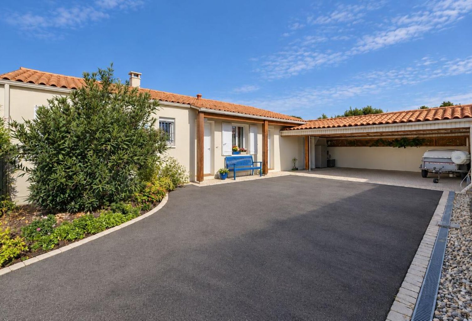 Maison de plain-pied rénovée, à proximité du centre de Saint-Pierre-d’Oléron — photo 1