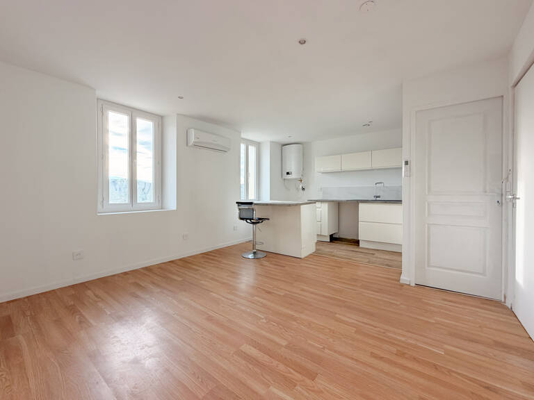 PIERREFEU-DU-VAR - APPARTEMENT T2 RENOVE AVEC VUE DEGAGEE — photo 1