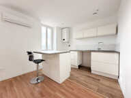PIERREFEU-DU-VAR - APPARTEMENT T2 RENOVE AVEC VUE DEGAGEE — photo 3