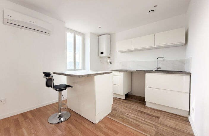 PIERREFEU-DU-VAR - APPARTEMENT T2 RENOVE AVEC VUE DEGAGEE — photo 3
